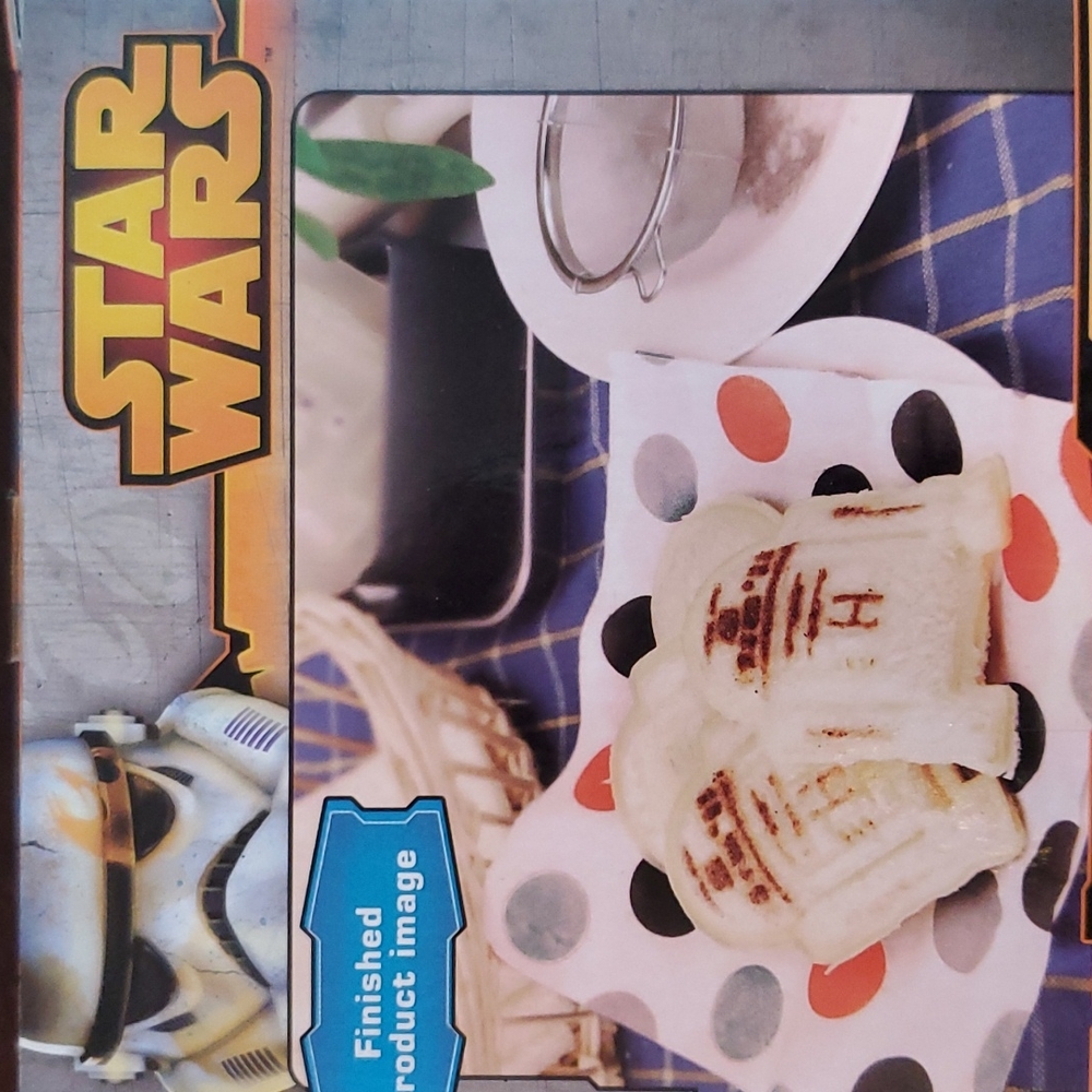 NEW, sealed, R2D2 sandwich maker - Picture 2 of 4